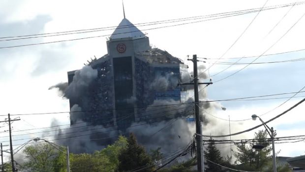 Momentul în care un hotel emblematic din New Jersey este demolat: „25 de etaje și 35 de ani de istorie” | VIDEO