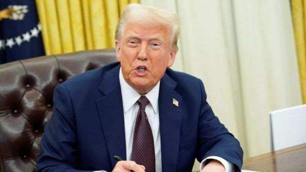 Donald Trump apără politica tarifelor sale vamale: „Vrem să producem tancuri, nu tricouri”