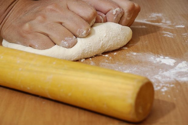 Clasificarea făinii din comerț: ce tip de făină să alegi pentru pâine, cozonaci, prăjituri și alte preparate