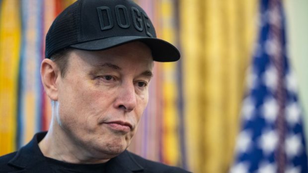 Elon Musk a mers cu ochiul vânăt la Casa Albă: „Hai, dă-mi un pumn în față”| VIDEO