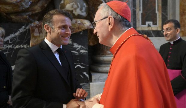 Zvonurile complotului urzit de Emmanuel Macron ar putea influența alegerea viitorului papă