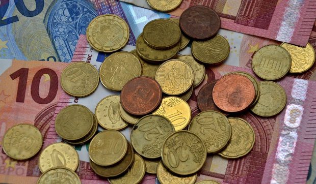 Un român care se laudă că e milionar a cerut azil în Germania și a primit 5 ani ajutor social, 62.000 de euro