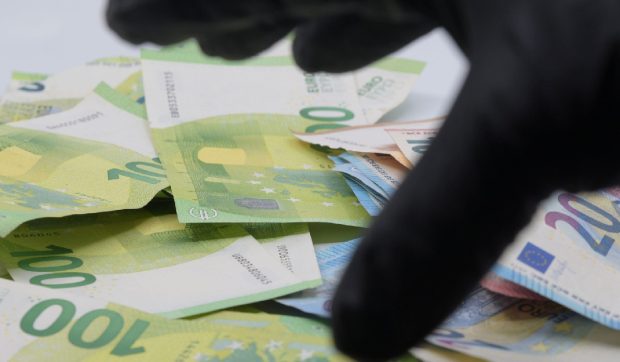 Dosar cu prejudiciu de 100 de milioane de euro, trimis la rejudecare, după 10 ani. Cine este Theodor Berna, denunțătorul lui Vâlcov și Ghiță