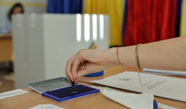 Alegeri prezidențiale 2025: Spirala tăcerii din 2024 se repetă, 50% dintre oameni nu vor să spună cu cine au votat