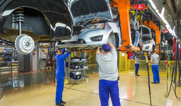 Producătorul auto care reacționează dur la scăderea vânzărilor: va da afară 11.000 de angajați pe plan mondial