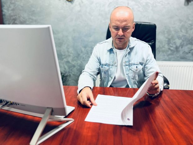 Primarul din Vinderei, Vaslui, a obligat Meta să dezvăluie identitatea celor care-l atacau pe Facebook: „S-a creat un precedent!”