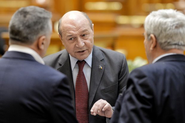 Traian Băsescu, la ieșirea de la vot: „Nu mai putem continua în formula actuală”