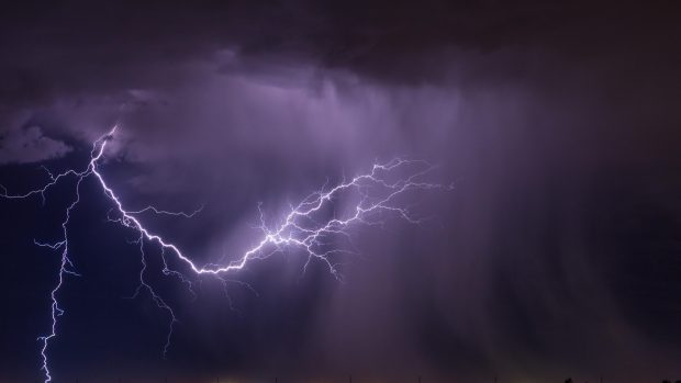 Alertă în Galați din cauza codului portocaliu de ploi torențiale, vijelii si grindină. ISU din toată țara trimit ajutoare pompierilor din Galați