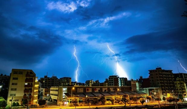 Furtuni violente și ploi de până la 60 l/mp. Harta zonelor afectate de fenomene meteo extreme