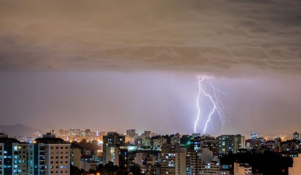 Ploi torențiale, furtuni cu fulgere și instabilitate atmosferică, avertizare de fenomene meteo extreme