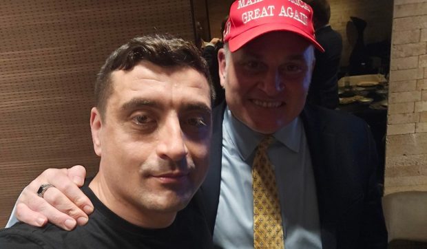 George Simion a sărbătorit victoria din primul tur împreună cu susținătorii MAGA din SUA: „A depășit orice așteptare. La fel ca Trump vs Kamala”