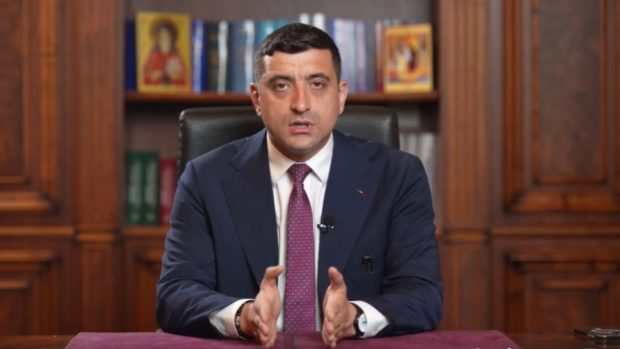 Un student de doar 19 ani a fost vânat pe stradă de susținătorii AUR, după ce l-a făcut „fascist” pe George Simion | VIDEO