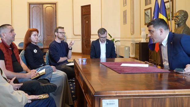 Ce a postat George Simion când Nicușor Dan era la dezbaterea Digi24: „Ne credeți atât de imbecili încât să venim la un linșaj în direct?”. Jurnaliștii susțin că au fost filmați pe ascuns