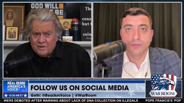 George Simon a evitat presa din România, dar i-a dat interviu ex-consilierului lui Donald Trump, Steve Bannon: se laudă că i-a „zdrobit pe globaliști” | VIDEO