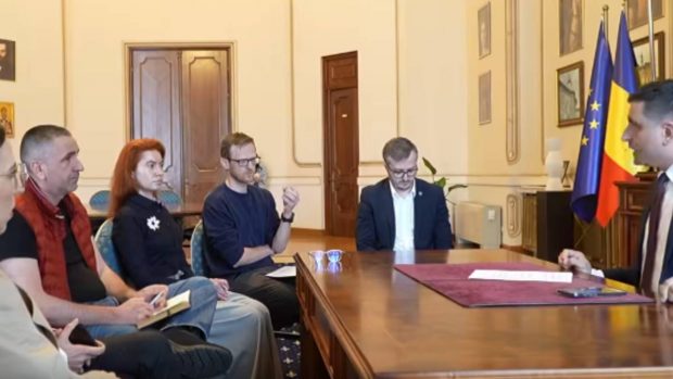 Ce spun jurnaliștii filmați în biroul lui George Simion fără voia lor: „Nu am simțit nevoia să mai facem vreun comentariu”
