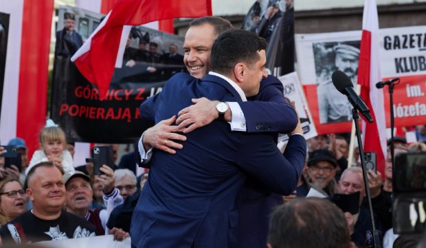 Ce i-a răspuns George Simion lui Donald Tusk, care l-a acuzat că este omul Rusiei