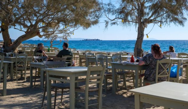 Grecia caută cu disperare să angajeze 80.000 de oameni: „Sunt necalificați și lipsiți de experiență”
