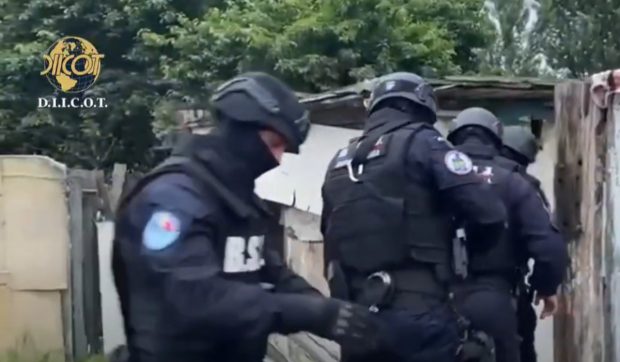 Cum profita de pe urma oamenilor săraci o grupare criminală care acționa în mai multe județe din țară: păgubiții se trezeau cu datorii la bancă I VIDEO  