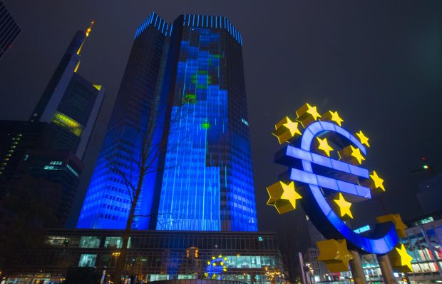 Efectele creșterii cursului asupra tranzacțiilor imobiliare și a pieței de credite. Specialiștii Imobiliare.ro Finance explică impactul fluctuațiilor ROBOR