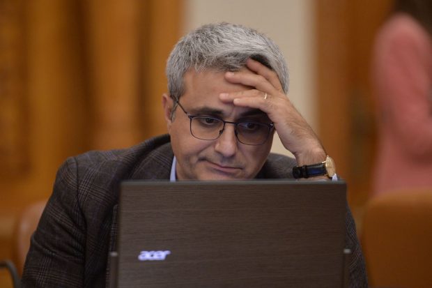 Ioan T. Morar și Robert Turcescu se înjură pe Facebook. „E talentat ca lăutar. E tradiție în neamul lui”