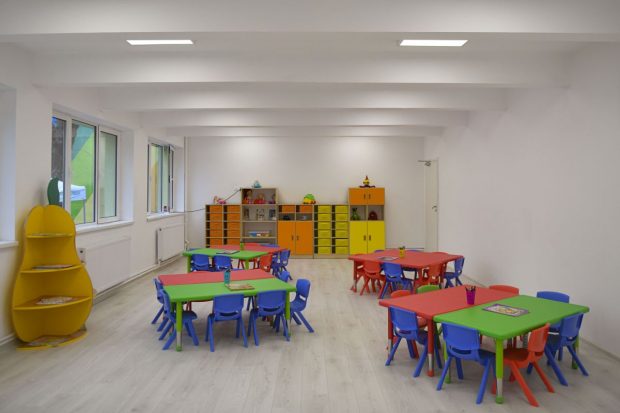 Fetița opărită cu ciorbă la grădiniță, în Constanța, despăgubiri de 25.000 de euro. Educatoarele n-au cerut ajutor la 112