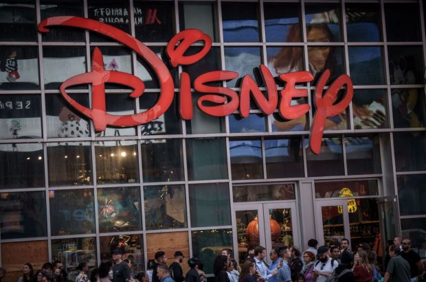 Motivul pentru care compania Disney și-a trimis angajații venezueleni în concediu fără plată