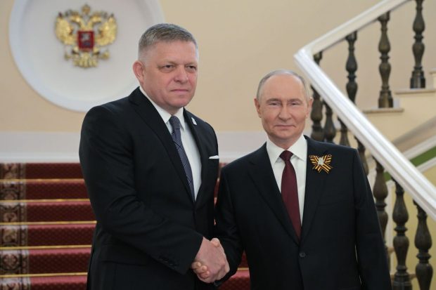 Robert Fico îi face pe plac lui Putin: premierul slovac sprijină un referendum pentru ridicarea sancțiunilor