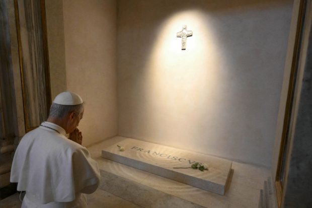 Papa Leon al XIV-lea s-a rugat la mormântul Papei Francisc de la Bazilica Santa Maria Maggiore