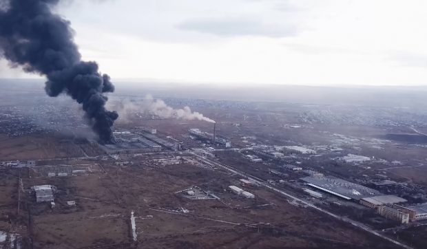 Un incendiu puternic la o fabrică de produse chimice din Sevilla forțează 80.000 de oameni să se izoleze complet și să nu iasă din case