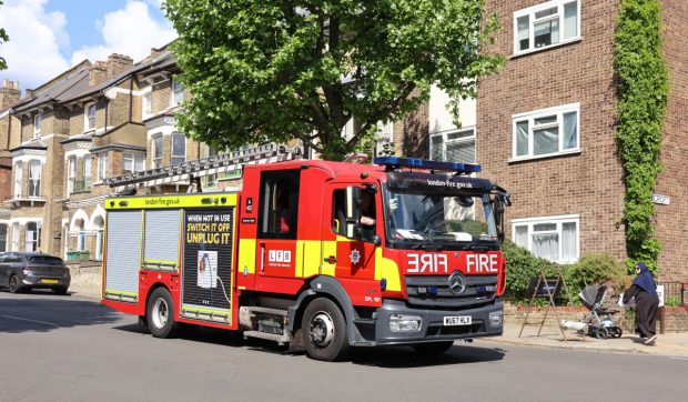 Un român este cel de-al doilea acuzat în cazul incendierii casei și mașinii premierului britanic Keir Starmer