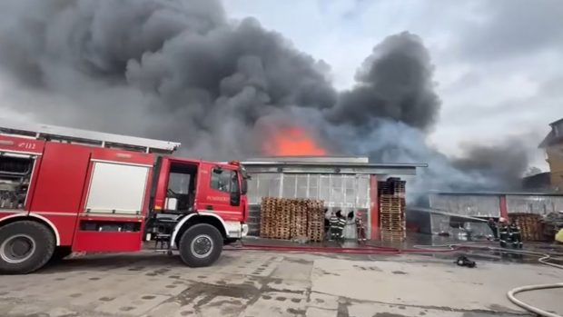 Incendiu în București. RO-alert pentru oamenii care locuiesc în zona Giulești | VIDEO