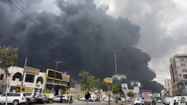 Armata israeliană a lovit aeroportul din Sanaa, capitala Yemenului. Cel puțin trei oameni au murit, iar rebelii Houthi au promis că vor răspunde atacului