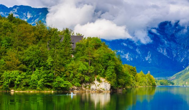 Lacul din Slovenia descris ca fiind unul dintre cele mai frumoase locuri din Europa de vizitat în 2025: „Îți taie respirația”