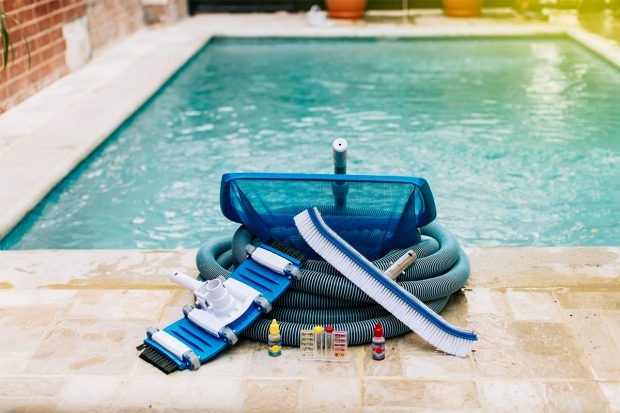 Liniștea din curtea proprie: De ce o piscină acasă este mai mult decât un lux