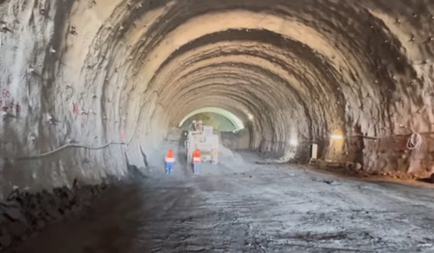 Lucrări intense pe A1 Margina – Holdea: galeriile tunelului au avansat cu zeci de metri, potrivit DRDP Timișoara