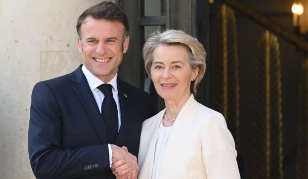 Cercetătorii lui Trump, ademeniți cu sute de milioane de euro de Emmanuel Macron și Ursula von der Leyen
