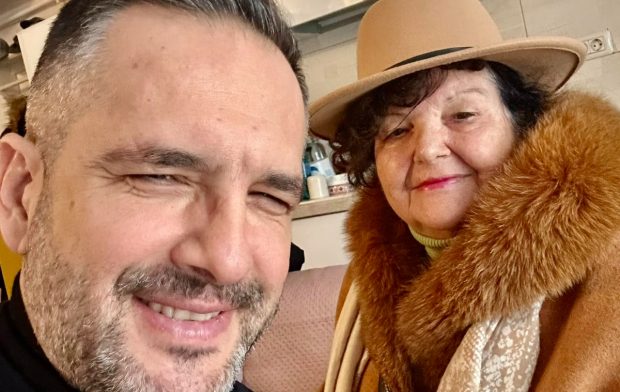 Imagine Stire Ce a pățit mama lui Mădălin Ionescu: „Am convins-o greu să accepte salvarea”. Prezentatorul a trăit momente de panică la ceas de seară | 2review.ro