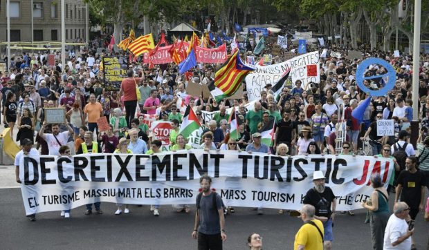 Barcelona, un loc de evitat în această vară? Analiza unui jurnalist stabilit de 25 de ani în Spania: „Cu toții suntem înșelați de acest oraș”