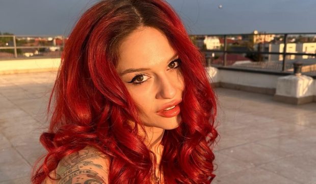 Marilu Dobrescu susține că ar fi fost bătută de fostul iubit, Iustin Petrescu. Influencerița a făcut dezvăluiri cutremurătoare: „Încerca să mă sufoce”
