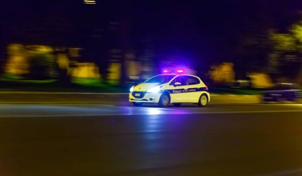 Țara din Europa în care semnul cu farurile pentru a semnaliza prezența poliției te poate trimite 5 ani în închisoare