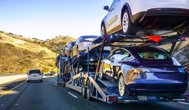 O companie din Danemarca a returnat dealerului toate maşinile Tesla din flota sa: „Nu vrem să fim asociaţi cu valorile şi direcţia politică ale lui Elon Musk”