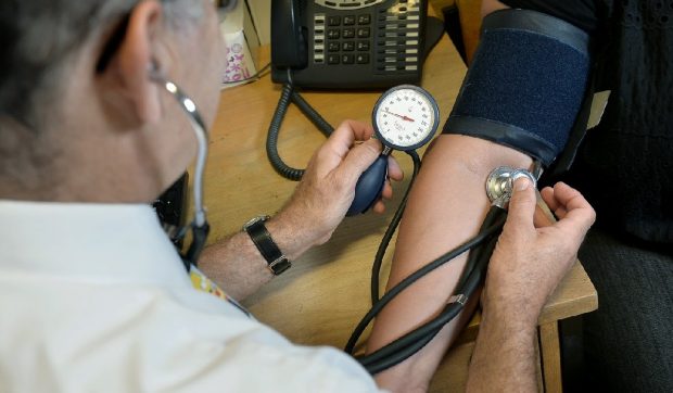 31 de județe se bat pentru 20% dintre cardiologii români. 80% dintre specialiști lucrează în zece județe și în București