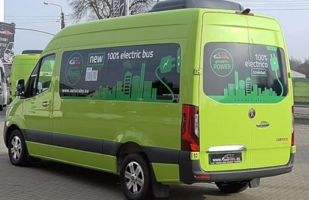 Autoritățile din Brașov cumpără 27 de microbuze electrice pentru transportul școlar al elevilor de la țară