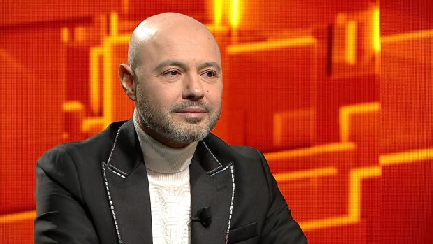 Mihai Mitoșeru a cerut-o de soție pe Alexandra la Barcelona. Află detalii despre inelul de logodnă și cum se înțelege cu viitoarea soacră!