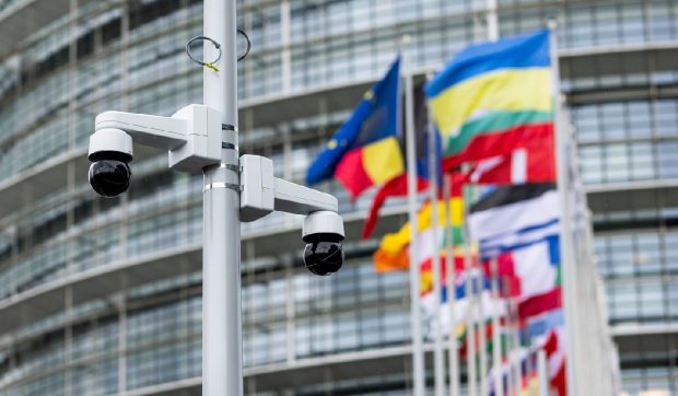 Rusia a piratat 10.000 de camere din România și alte state NATO pentru a urmări circulația ajutoarelor către Ucraina