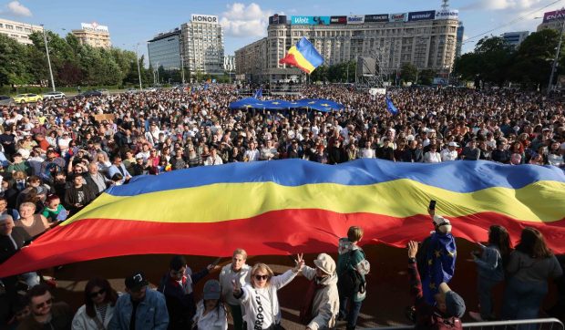 La ce sunt expuse comunitățile umane care permit încălcarea unor drepturi și libertăți fundamentale?