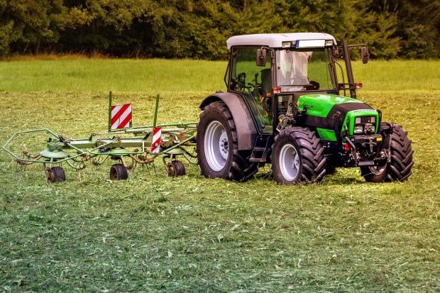 Avantajele utilizării mini tractoarelor în ferme mici