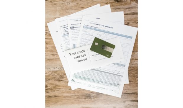 4 criterii esențiale când alegi banca pentru un card de credit: cum iei decizia potrivită pentru tine
