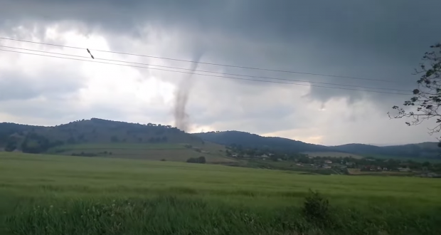 Momentul în care se formează o tornadă, în Tulcea. A fost trimis mesaj RO-Alert de vreme extremă. ISU a mobilizat mai multe echipaje de intervenție | VIDEO