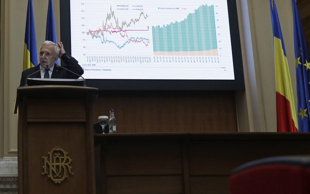 Țarul politicii monetare mărturisiND versiunea sa despre „lovitura de curs”